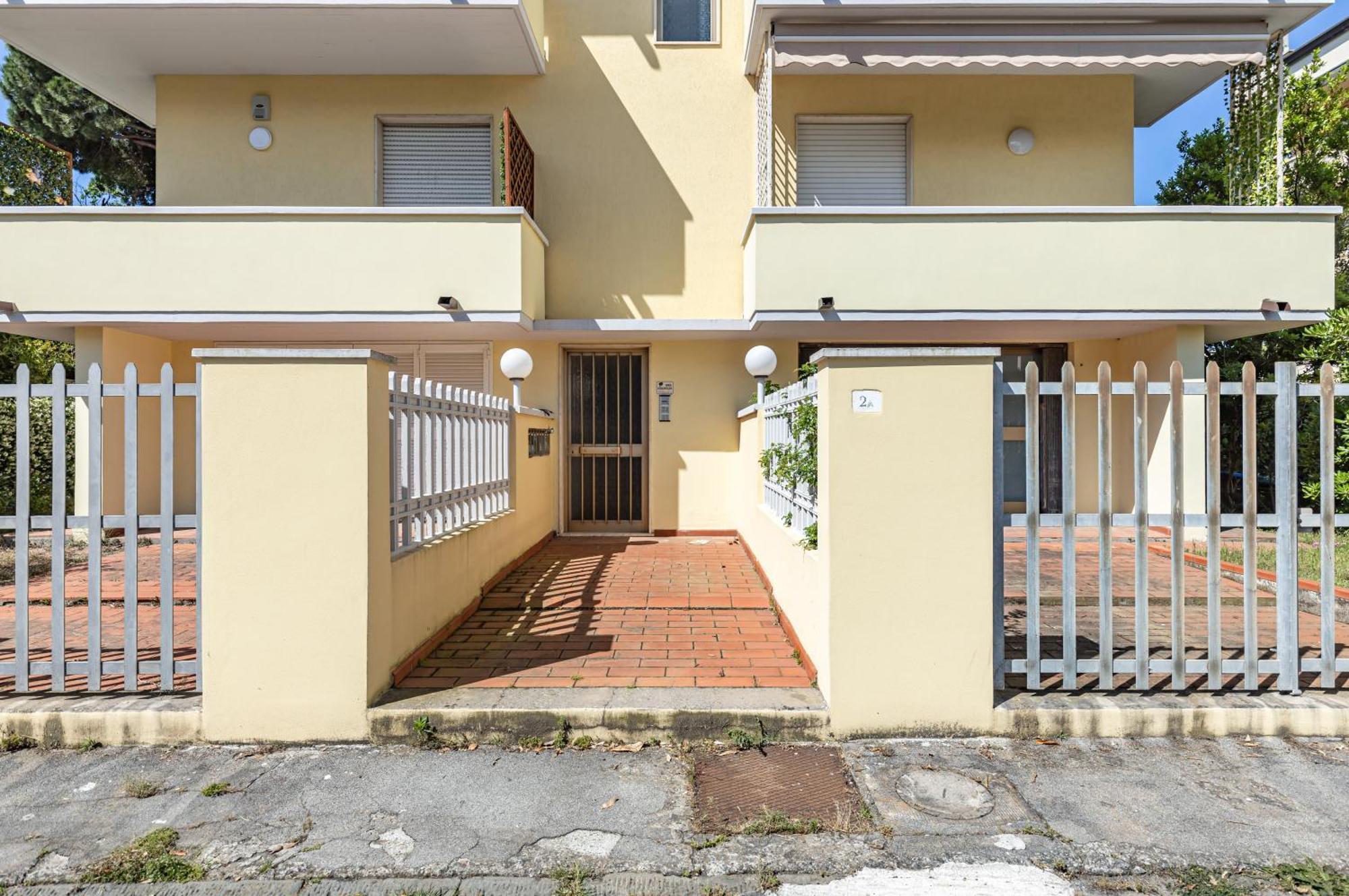 Comfy Apartment With Private Parking Near The Beach! Viareggio Exterior foto